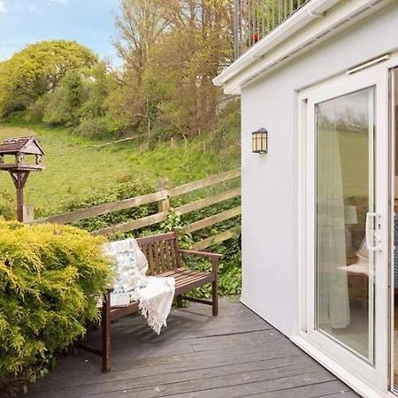 Cosy Beachfront Retreat With Stunning Sea Views & Free Access To A Local Indoor Pool Talland Экстерьер фото