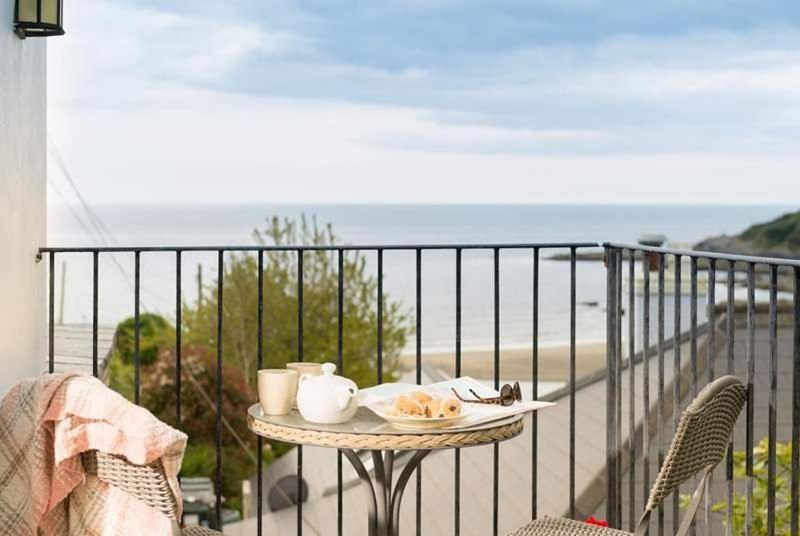 Cosy Beachfront Retreat With Stunning Sea Views & Free Access To A Local Indoor Pool Talland Экстерьер фото