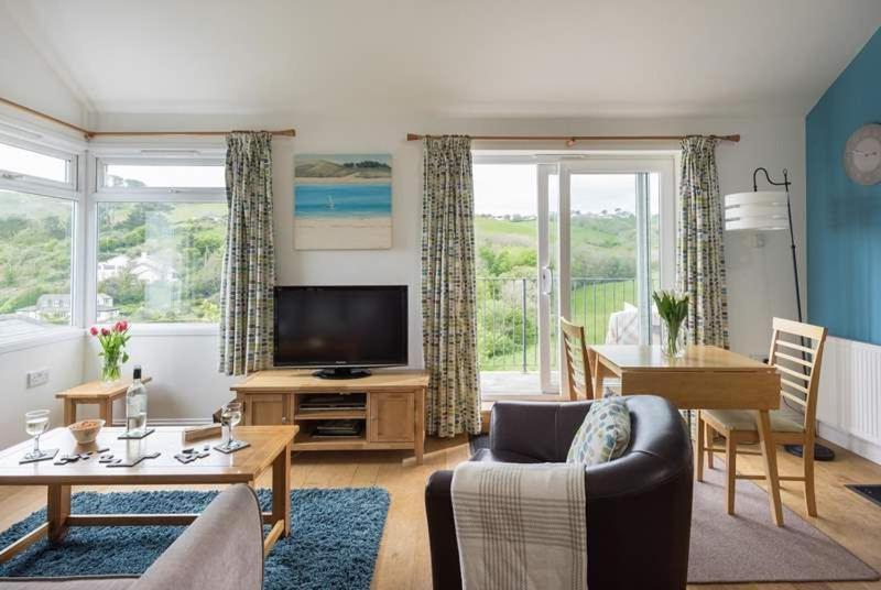 Cosy Beachfront Retreat With Stunning Sea Views & Free Access To A Local Indoor Pool Talland Экстерьер фото